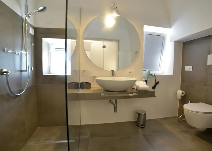 לינה וארוחת בוקר Sunshine Luxury